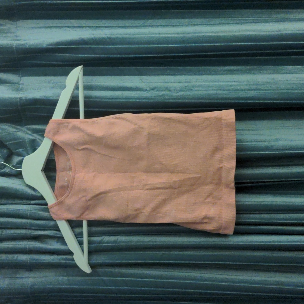 sleeveless pink top